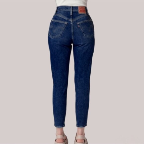 LEVI STRAUSS High Waisted Mom Jean in "Winter Cloud" Dark Wash- Urban Outfitters - Picture 8 of 16